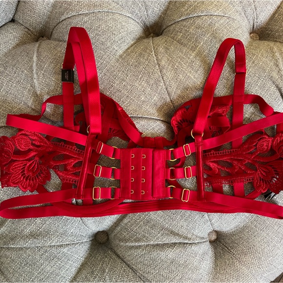 VS Luxe Banded Balconette Bra - Picture 9 of 14